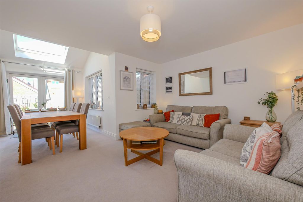 Property photo 2 of 17 Lounge/Diner