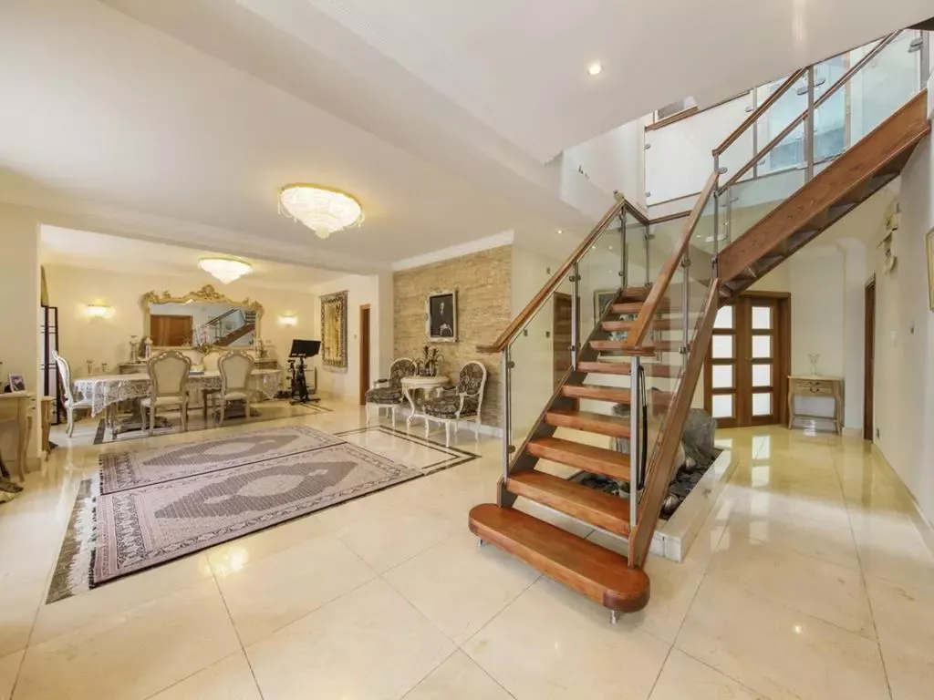 Property photo 3 of 18