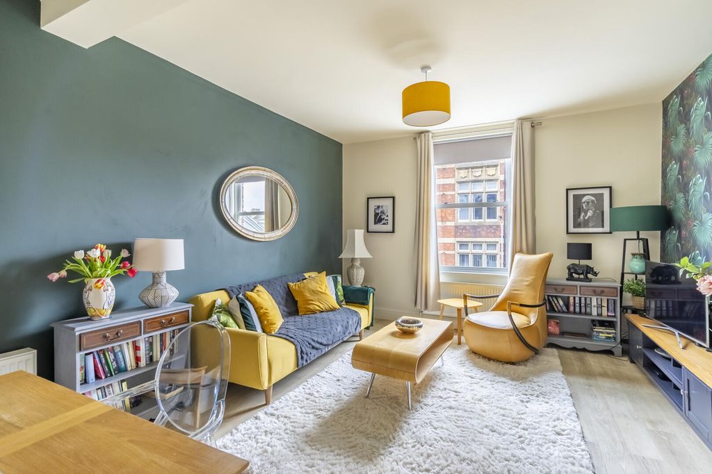 Property photo 2 of 11 Living Room