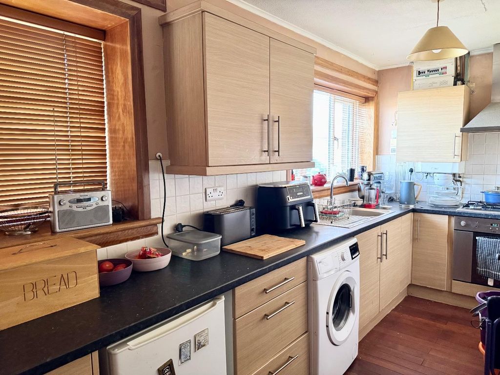 Property photo 3 of 8 Kitchen