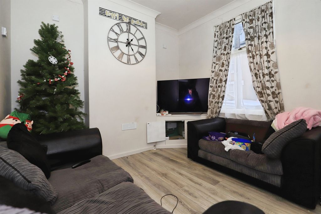 Property photo 3 of 10