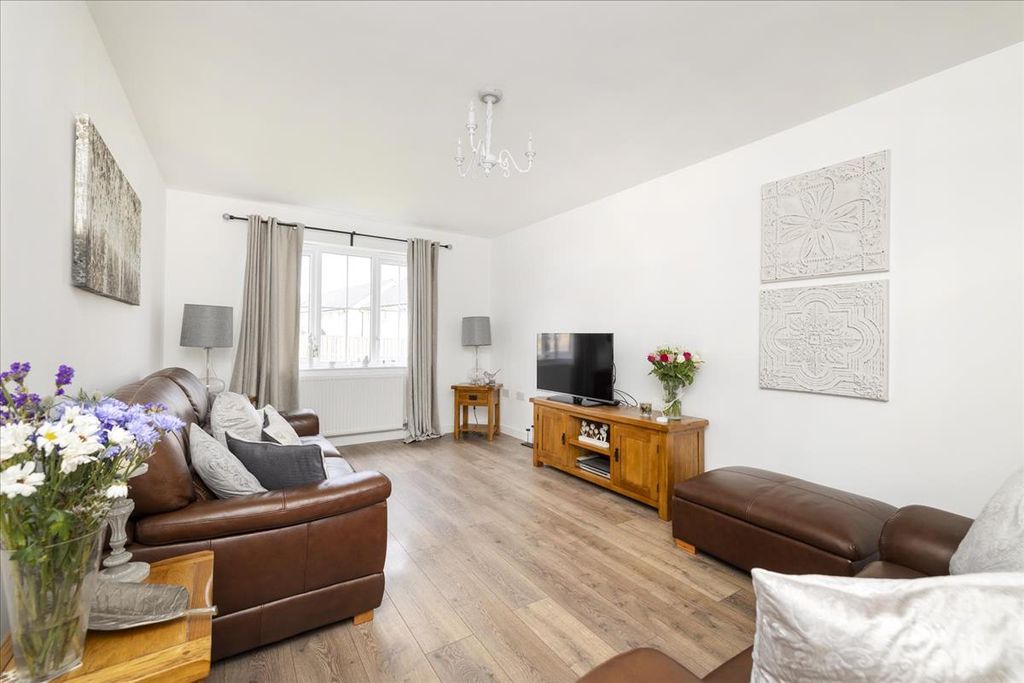 Property photo 2 of 35