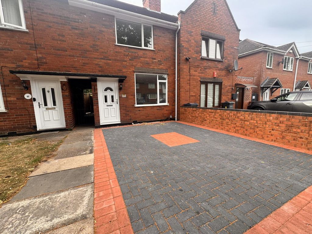 Property photo 1 of 11 Driveway
