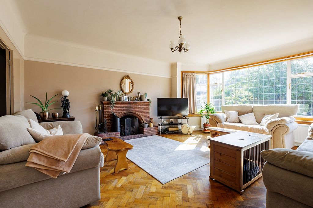 Property photo 3 of 21 Sitting Room
