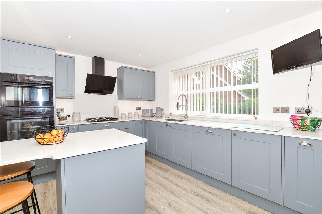Property photo 3 of 14 Kitchen