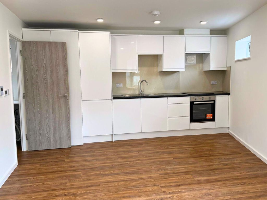 Property photo 3 of 8 Kitchen