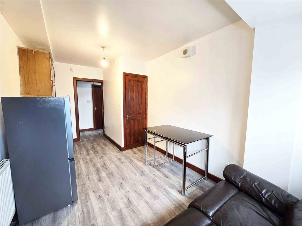 Property photo 1 of 5 Picture No. 05