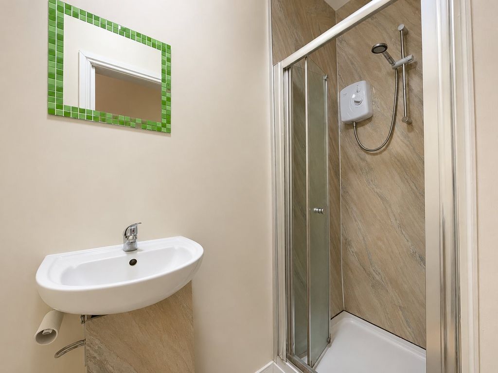 Property photo 3 of 10 168 Heaton Road Bathroom 2