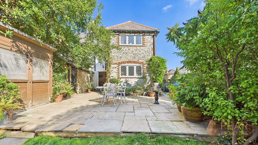 Property photo 2 of 20