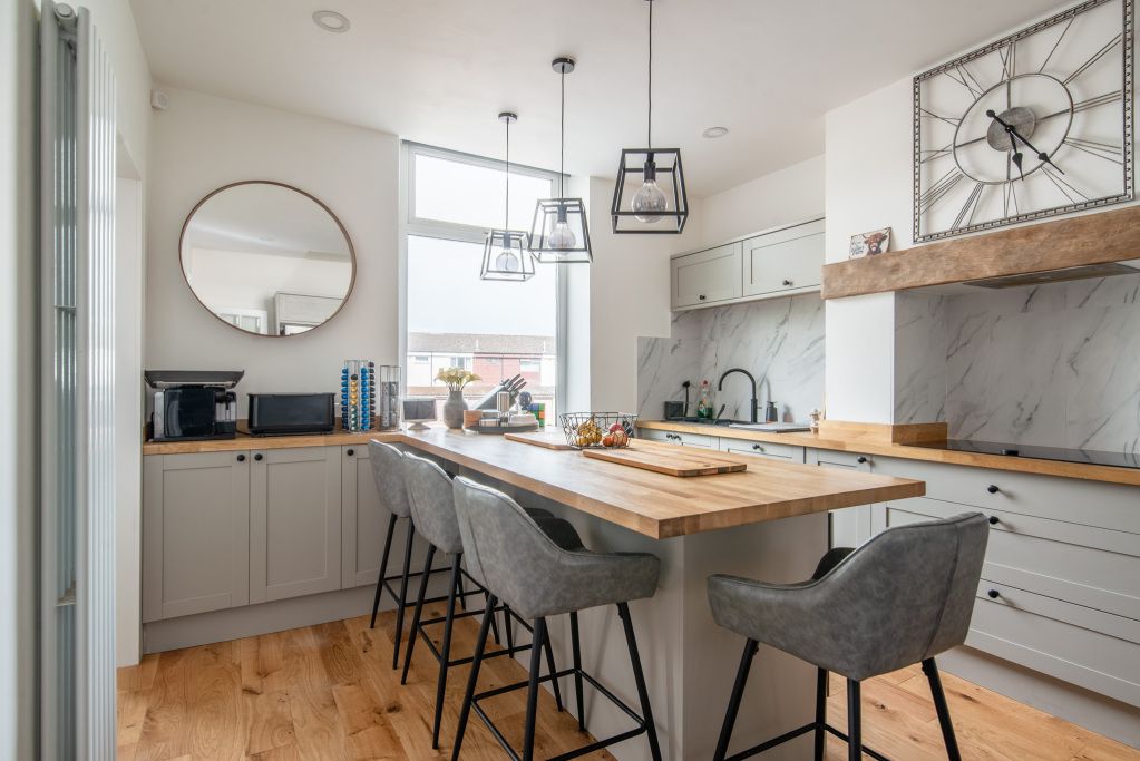 Property photo 3 of 28 Dining Kitchen