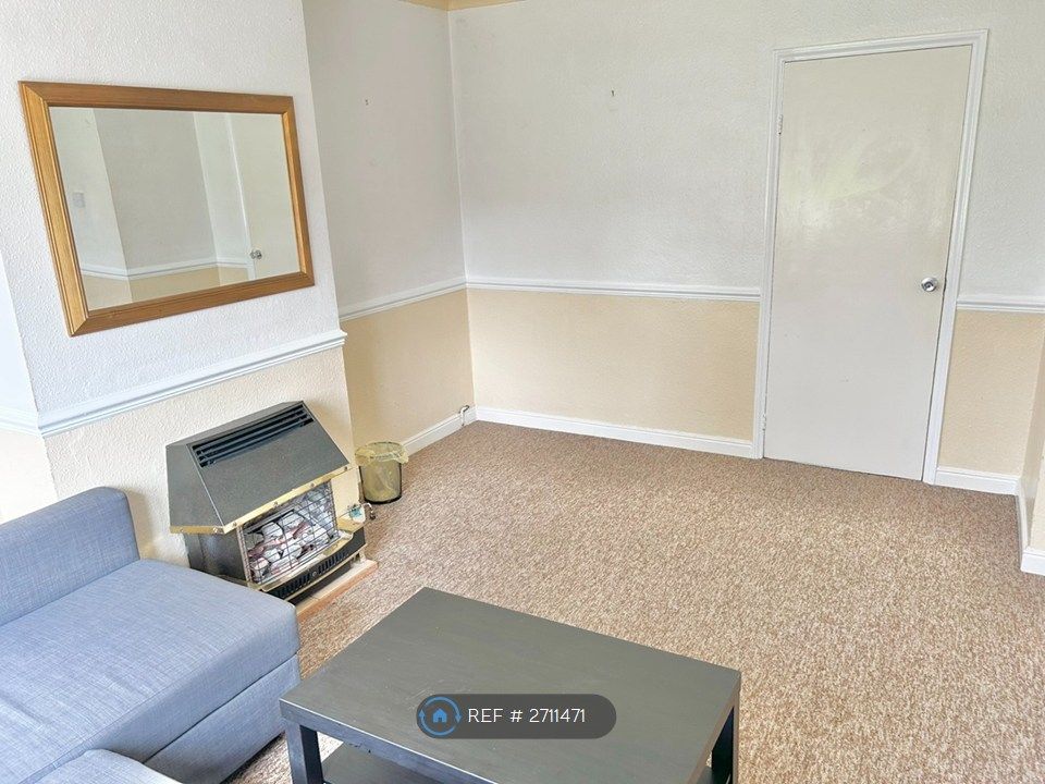 Property photo 3 of 15 Lounge