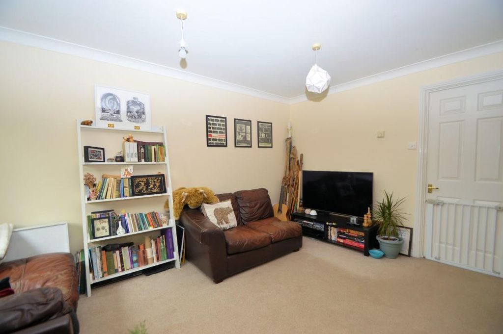 Property photo 2 of 11 Living Room