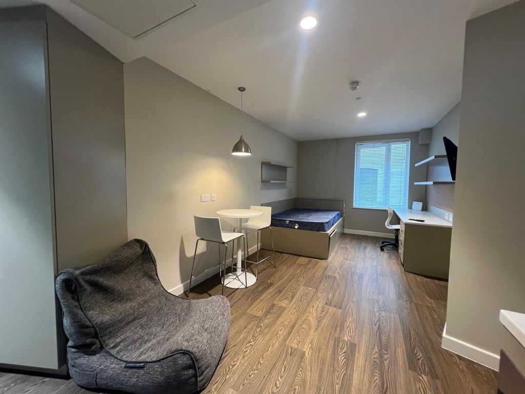 Property photo 3 of 8 117 Melbourne. .Jpg