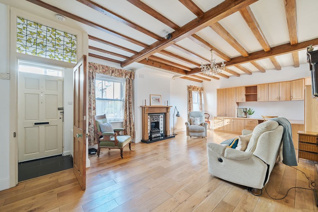 Property photo 2 of 14