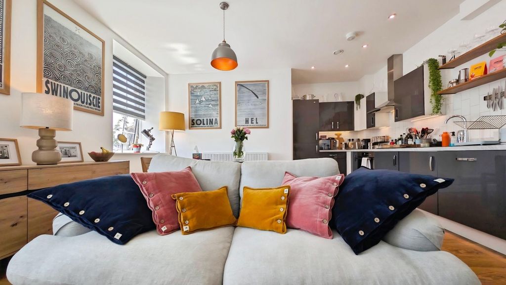 Property photo 2 of 21 F2d65844-Pxl_20260623_115202236.Jpg