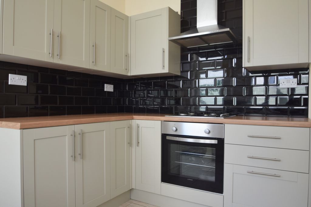 Property photo 2 of 15 Photo 6