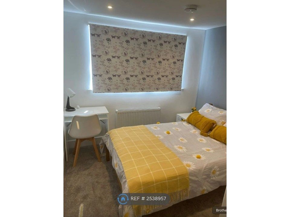 Property photo 1 of 6 Room 3