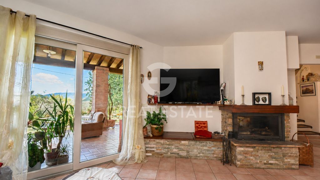 Property photo 2 of 32 Interiors