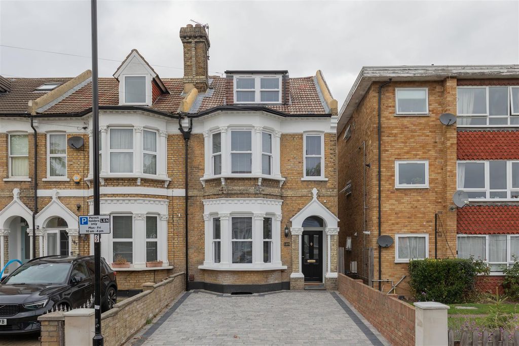 Property photo 1 of 51 Hainault Road, E11