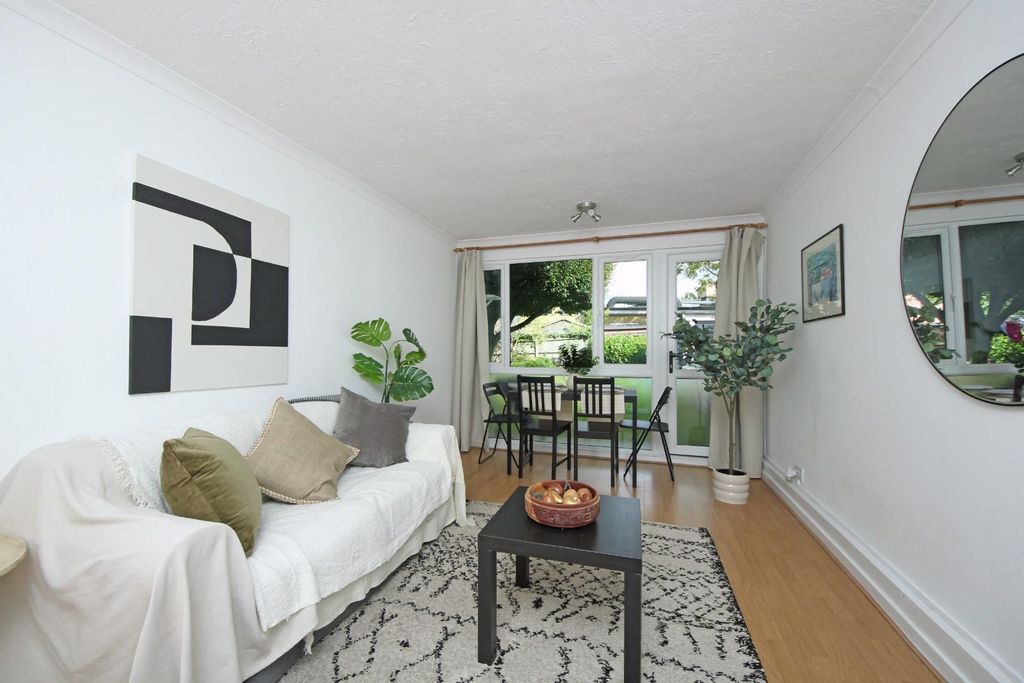 Property photo 2 of 10 Gv0 1 Fairlea Place- New (6).Jpg