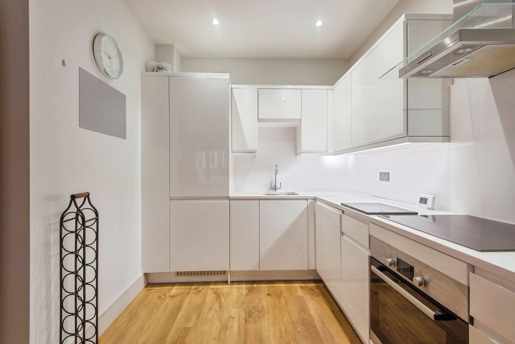 Property photo 3 of 11 Kitchen/Lounge