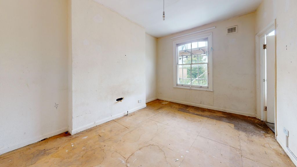 Property photo 2 of 11 58C Colvestone Crescent, Hackney, London, E8 2Lh
