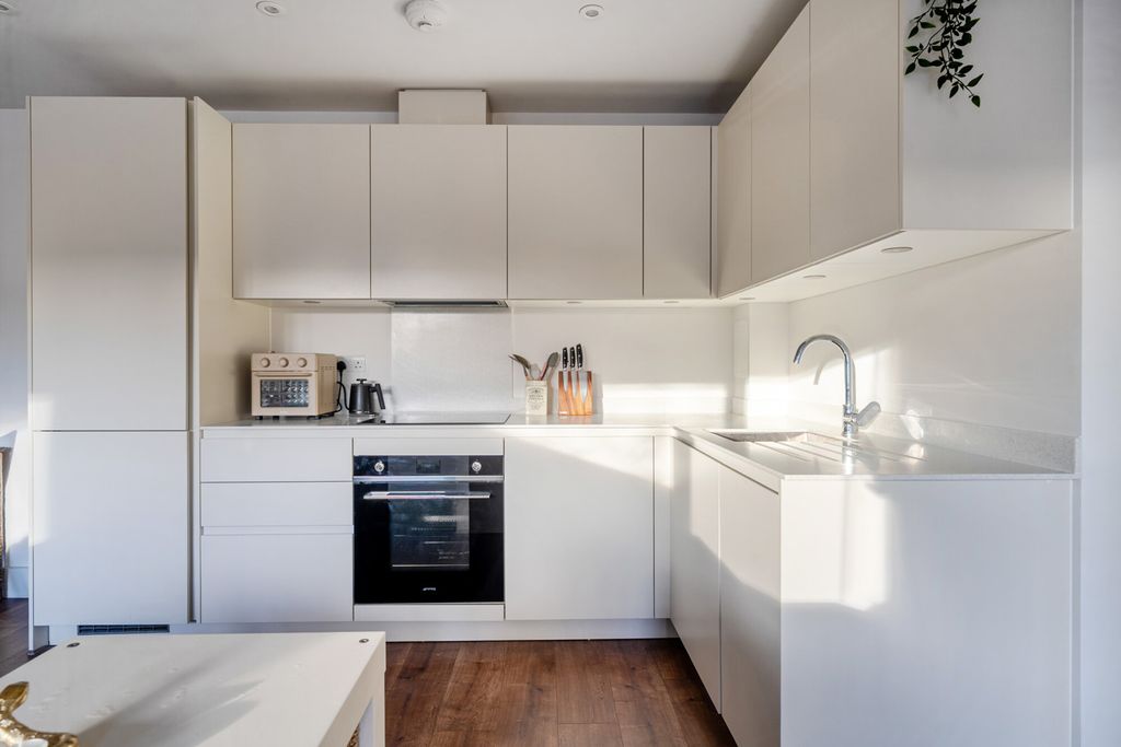 Property photo 2 of 20 1386376-12-693944...