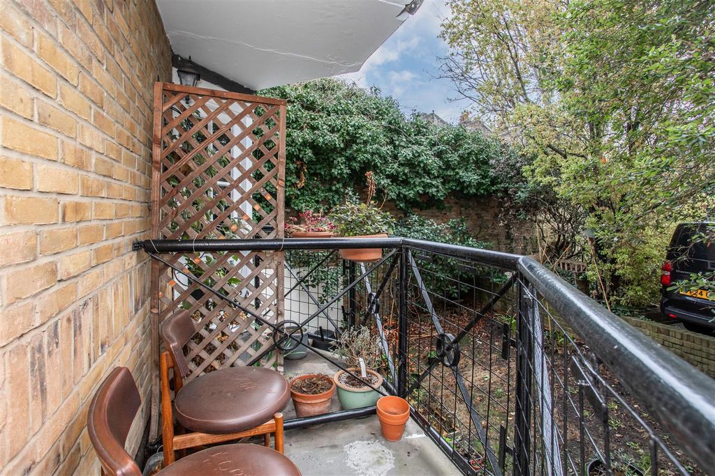 Property photo 3 of 11 Balcony