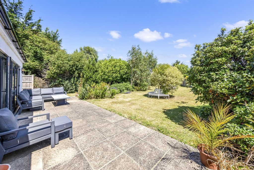 Property photo 2 of 22 Brookside Close, 3 _022.Jpg