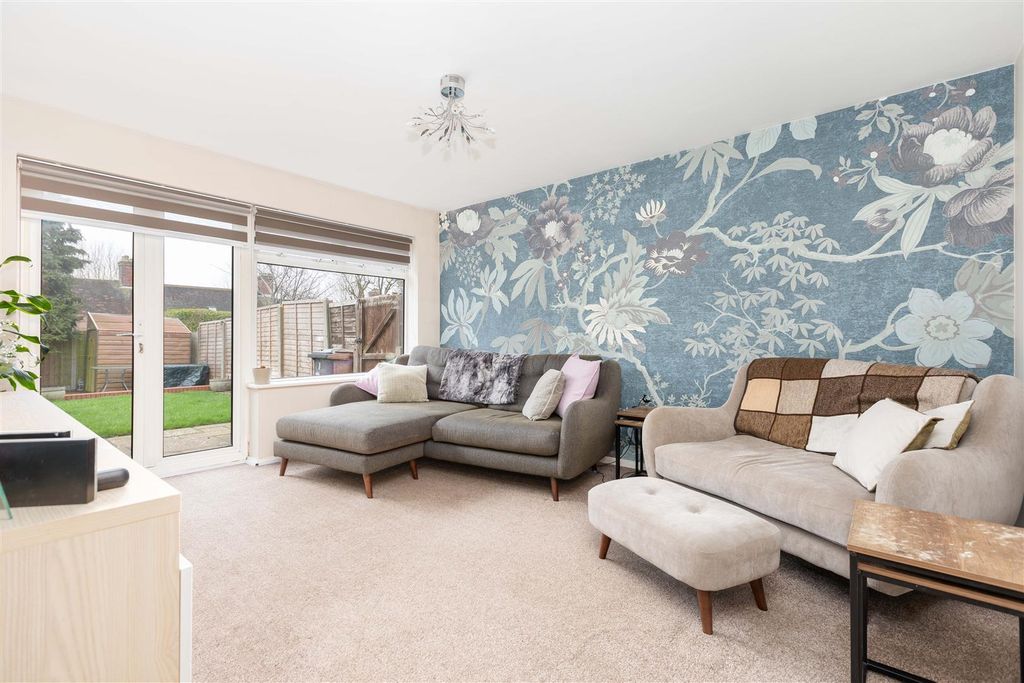 Property photo 2 of 20 Lounge