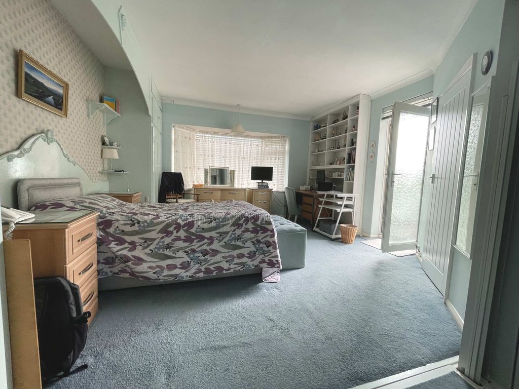 Property photo 3 of 24