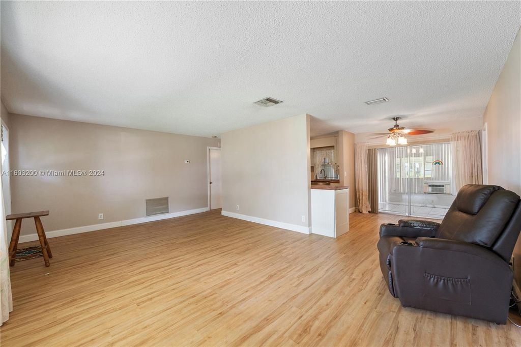 Property photo 3 of 35 <Alttext/>