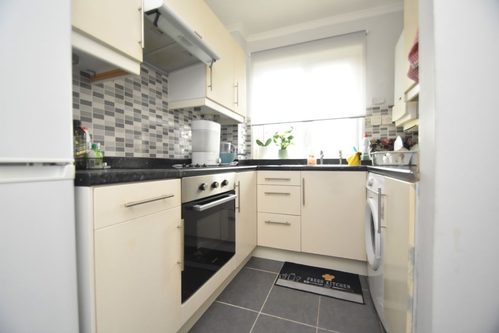 Property photo 1 of 9 Photo 03