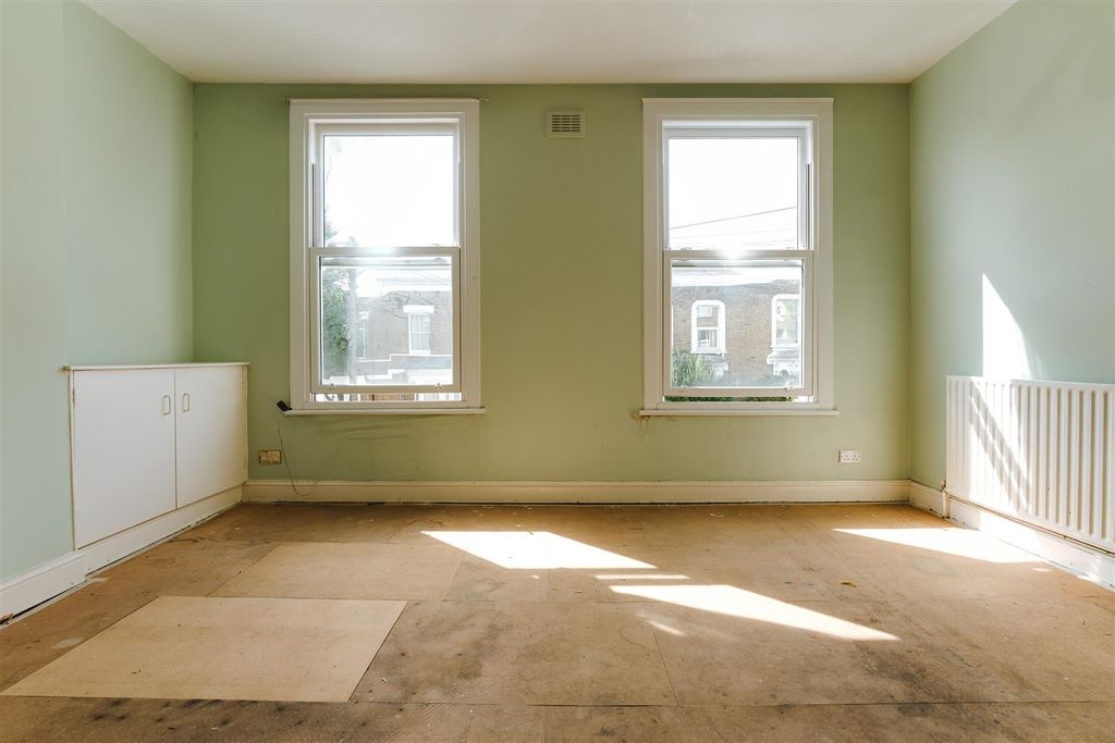 Property photo 3 of 15 Blurton Road-17.Jpg