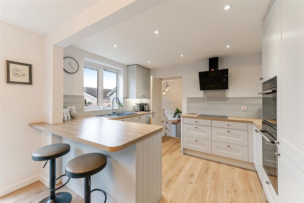 Property photo 3 of 23 Kitchen/Diner