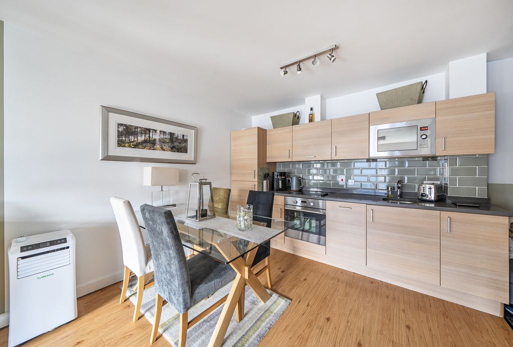 Property photo 3 of 11 1404443-15-697A3E...