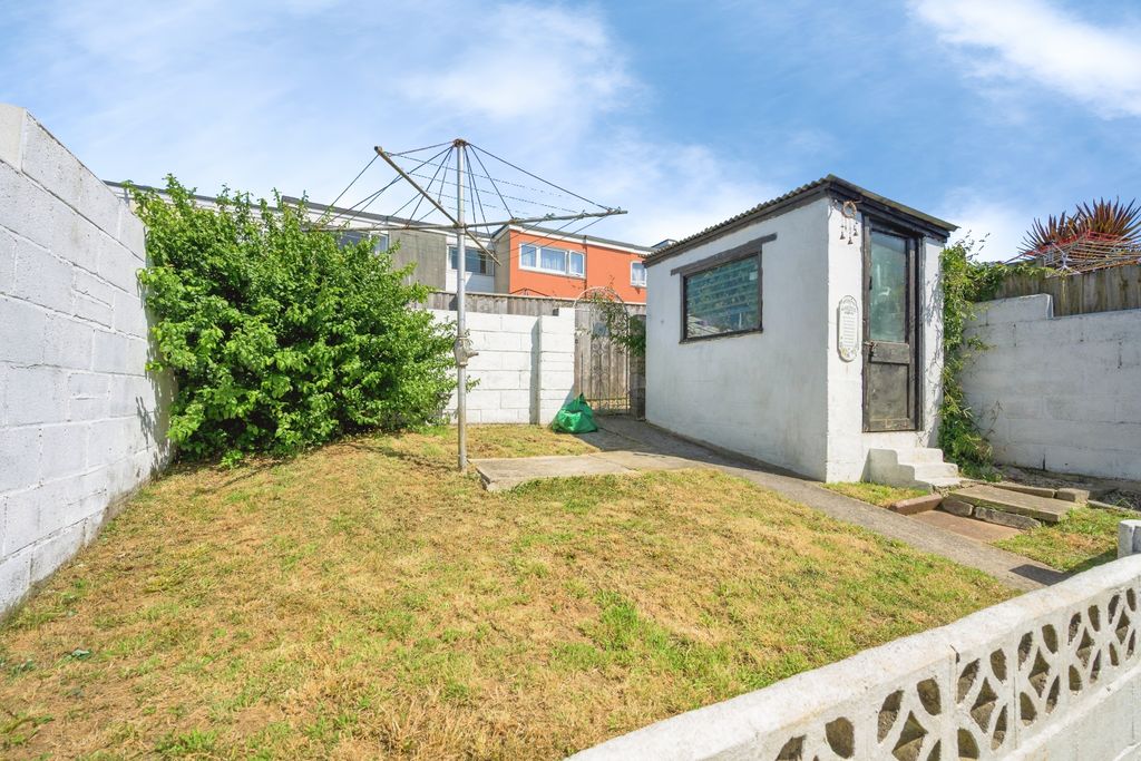 Property photo 2 of 11