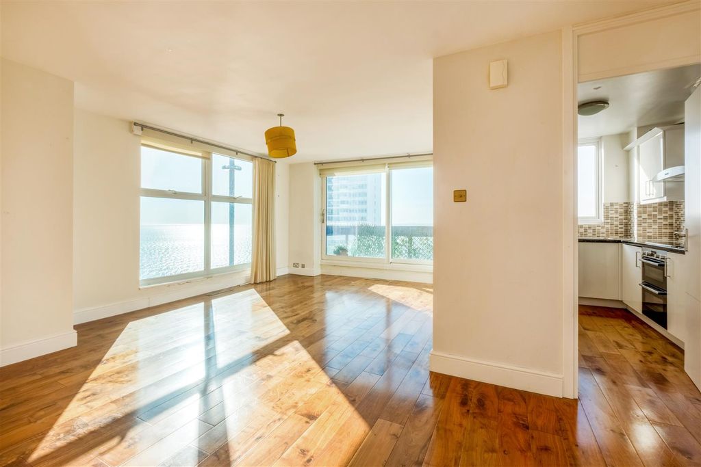 Property photo 2 of 22 65 Chartwell Court_31.Jpg