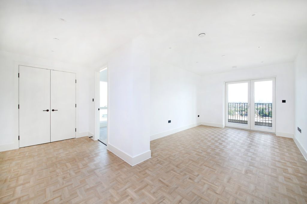Property photo 2 of 23