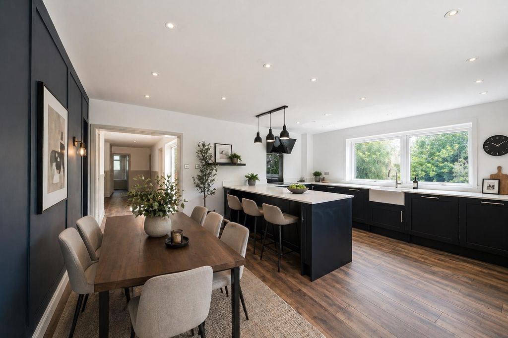 Property photo 2 of 19 Kitchen Modern 2222222222222222222222222222.Png