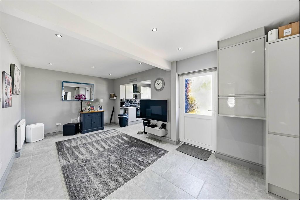 Property photo 3 of 16 Photos-10.Jpg