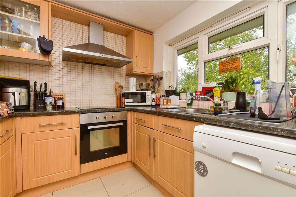 Property photo 3 of 10 Kitchen