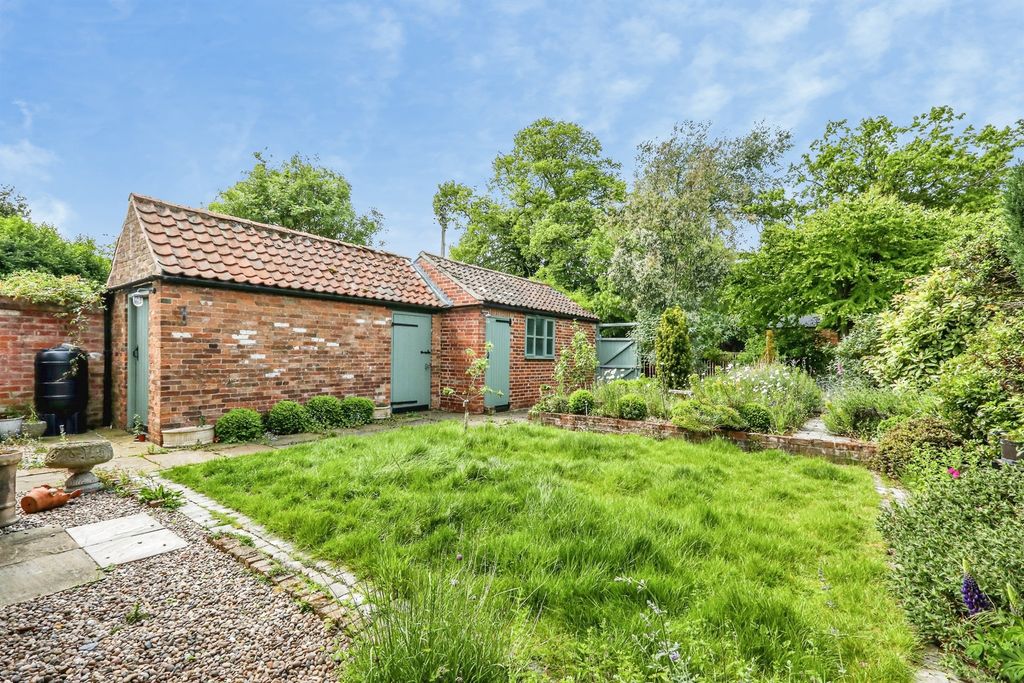 Property photo 2 of 20