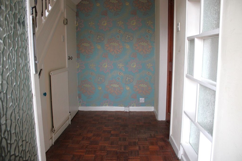 Property photo 2 of 11 Hall