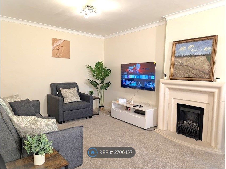 Property photo 1 of 24 Living Room