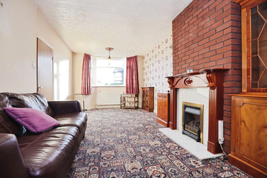 Property photo 2 of 16 Lounge