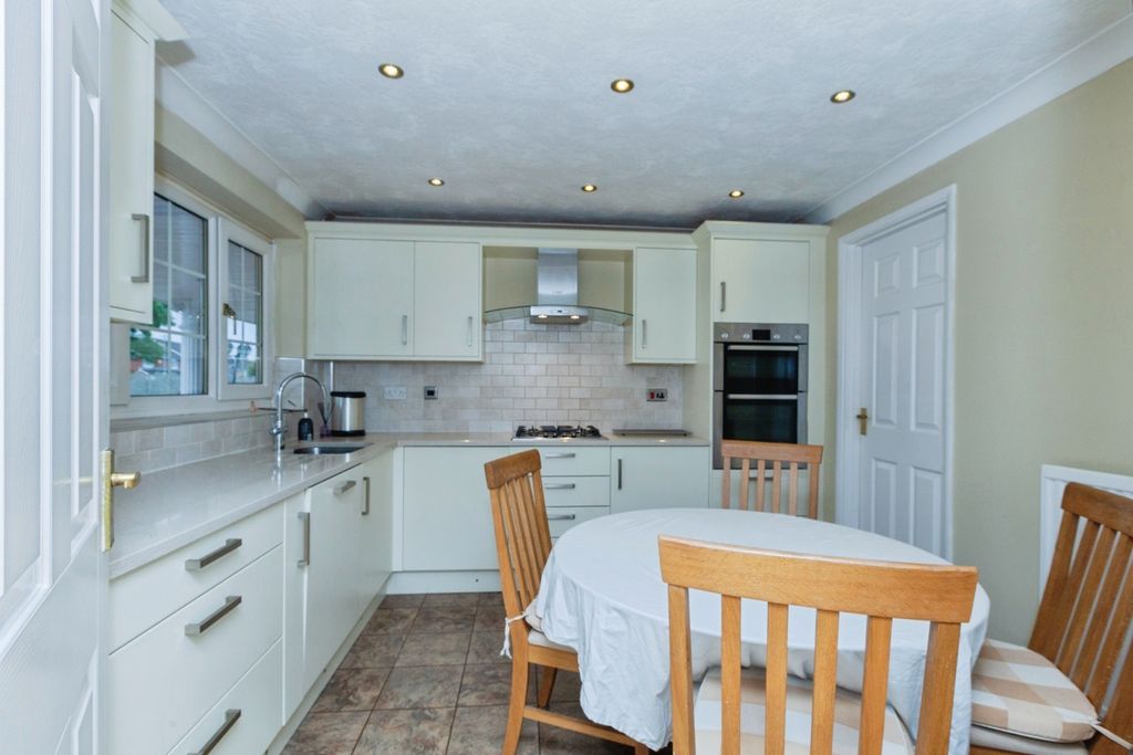 Property photo 2 of 28 Pbox-Img.Jpg