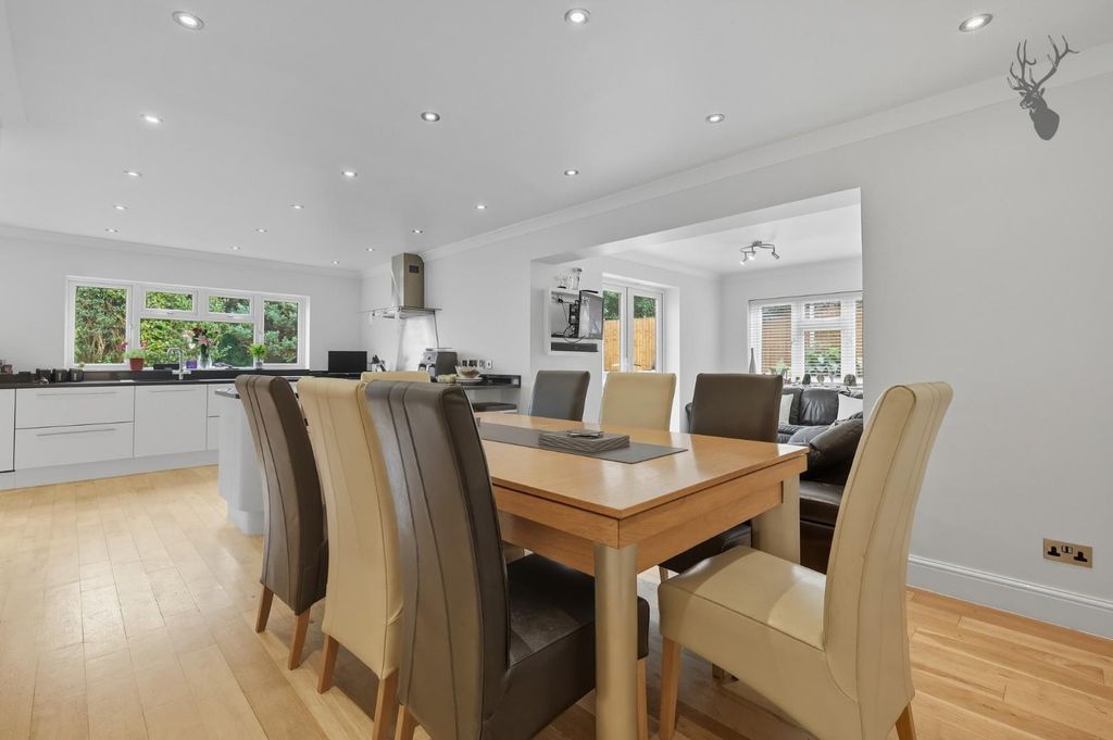 Property photo 2 of 36