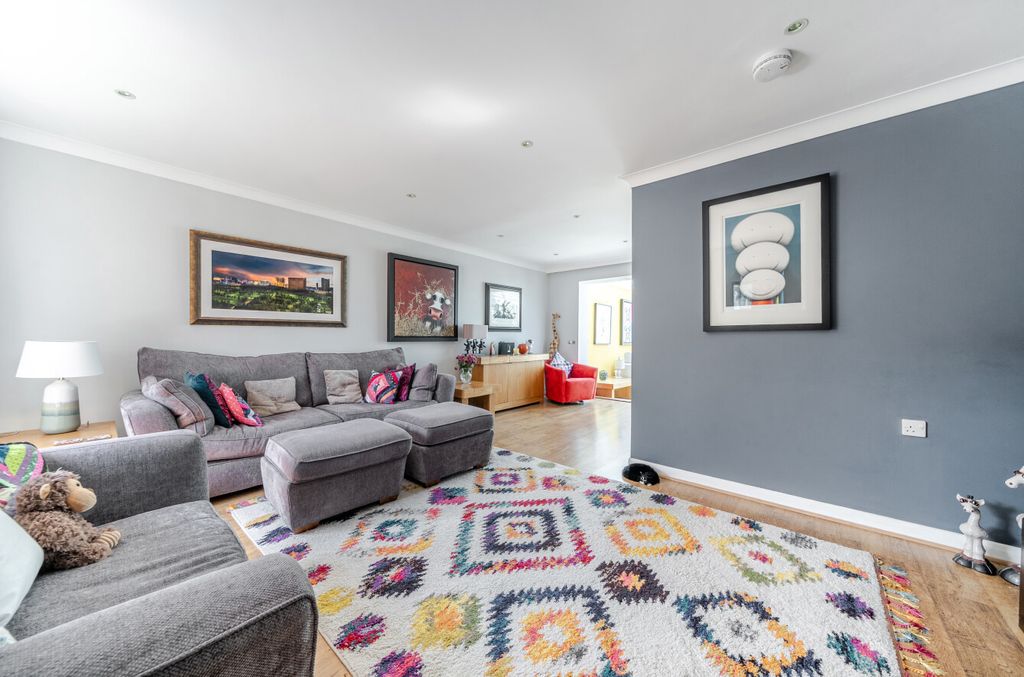 Property photo 2 of 14 1492776-18-6A54E4...
