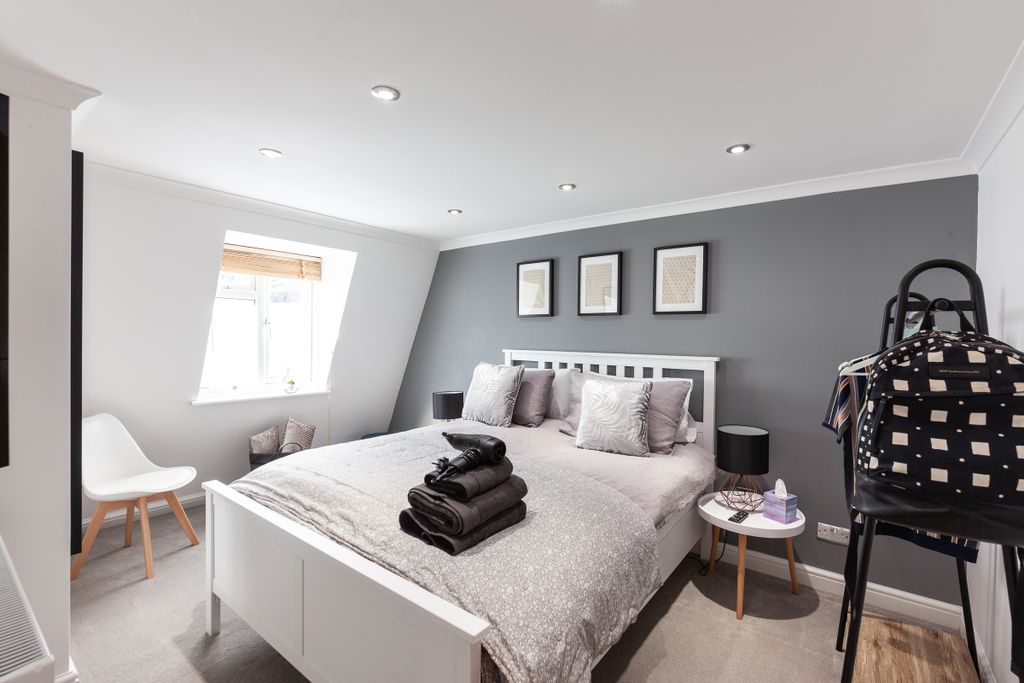 Property photo 1 of 32